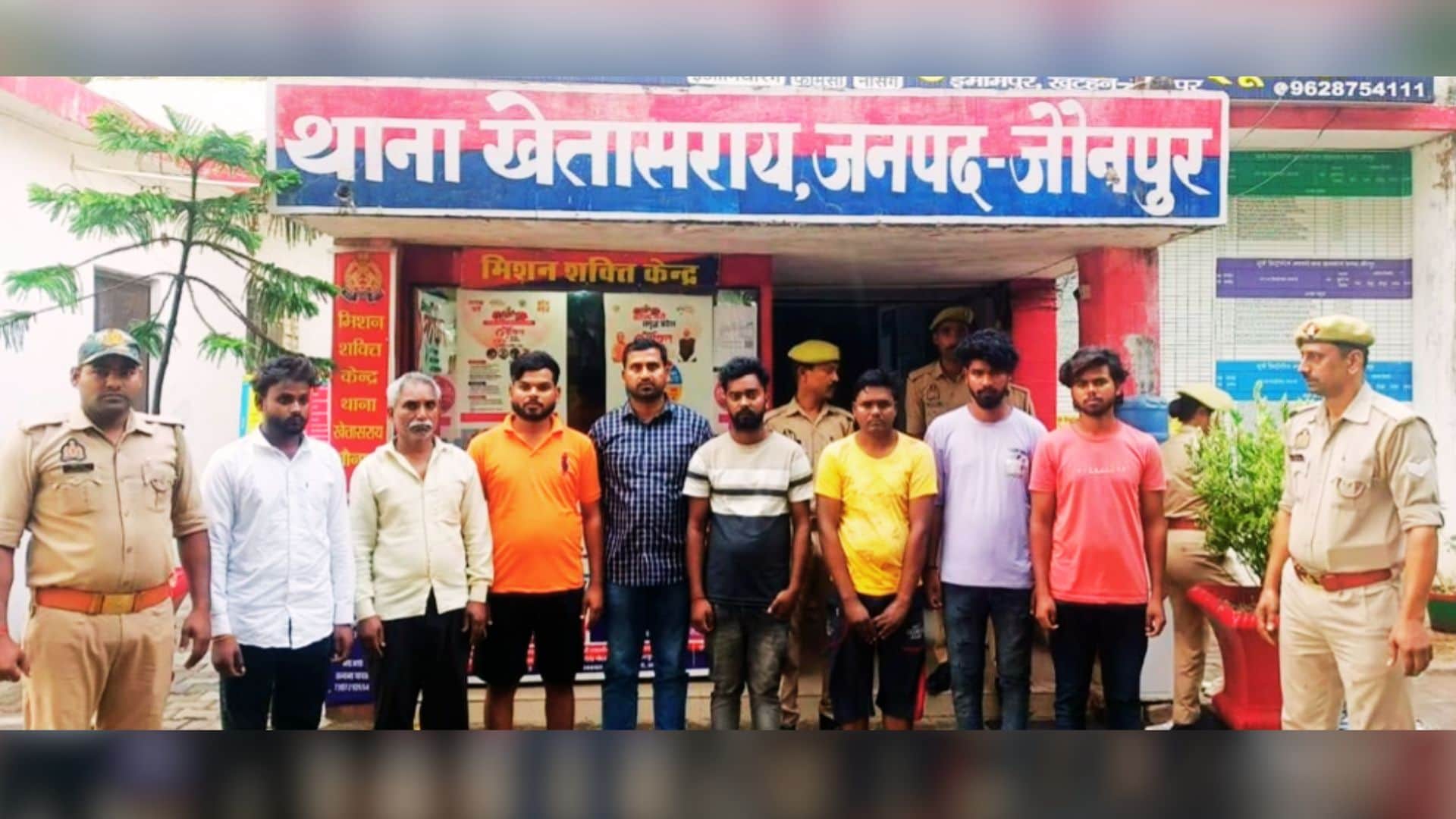 जिला पंचायत सदस्य समेत आठ गिरफ्तार।