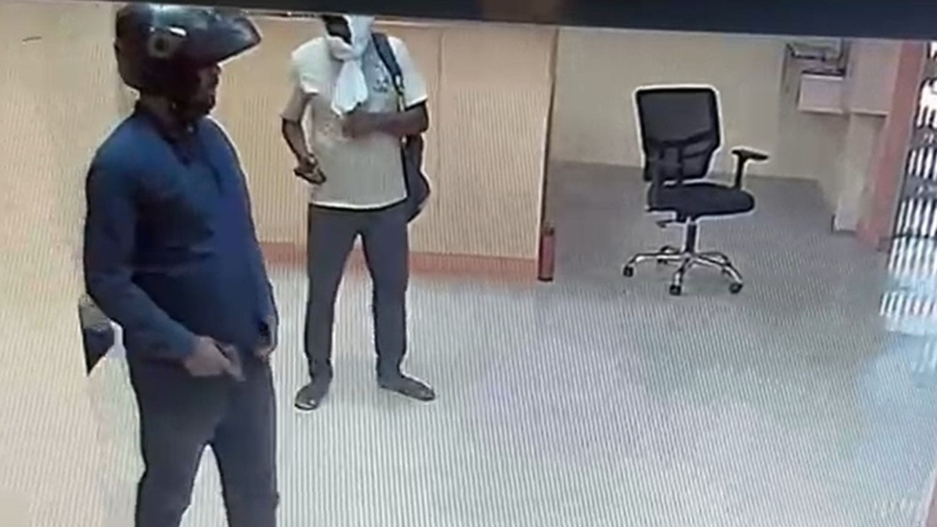 Pistol Held Bank Employee Temple Strong Room Forced Open 4 kg Gold and 42 Lakh Looted Photos
