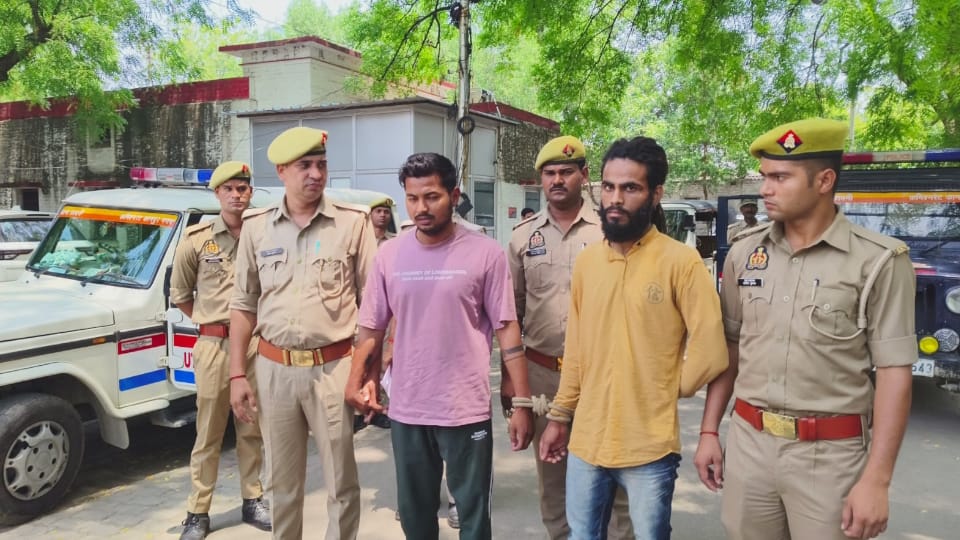 पुलिस की गिरफ्त में आरोपी