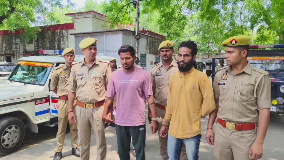 पुलिस की गिरफ्त में आरोपी