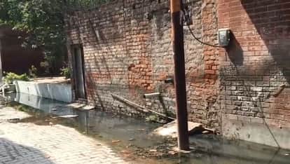 Fatehpur Hellish Living Conditions in Rani Colony Sewage Water Flows on Streets EO said I Have No Information
