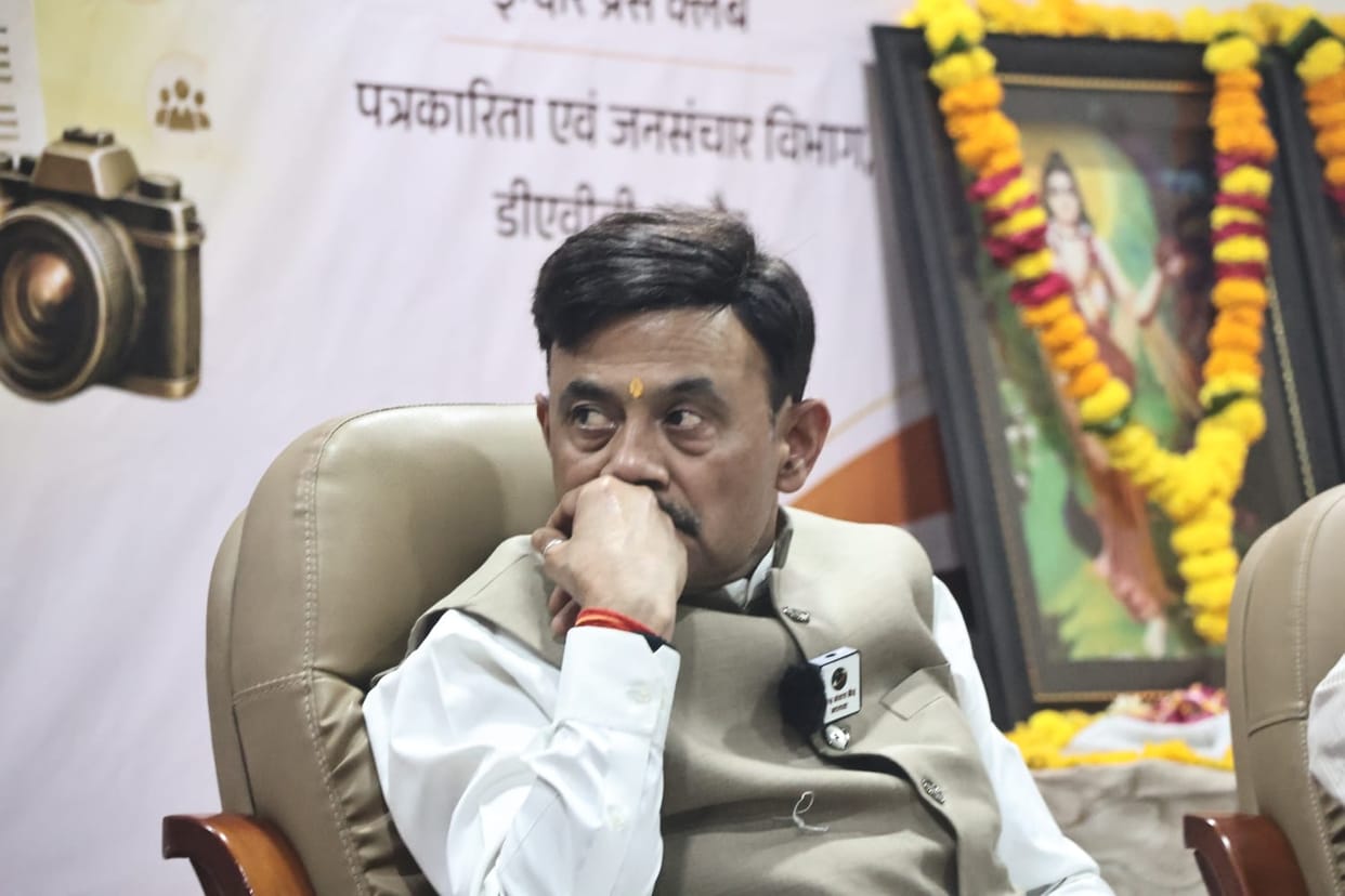 Indore News: Narada Jayanti discussion- Speaker Agnihotri said- if we do not understand the enemy, we will los
