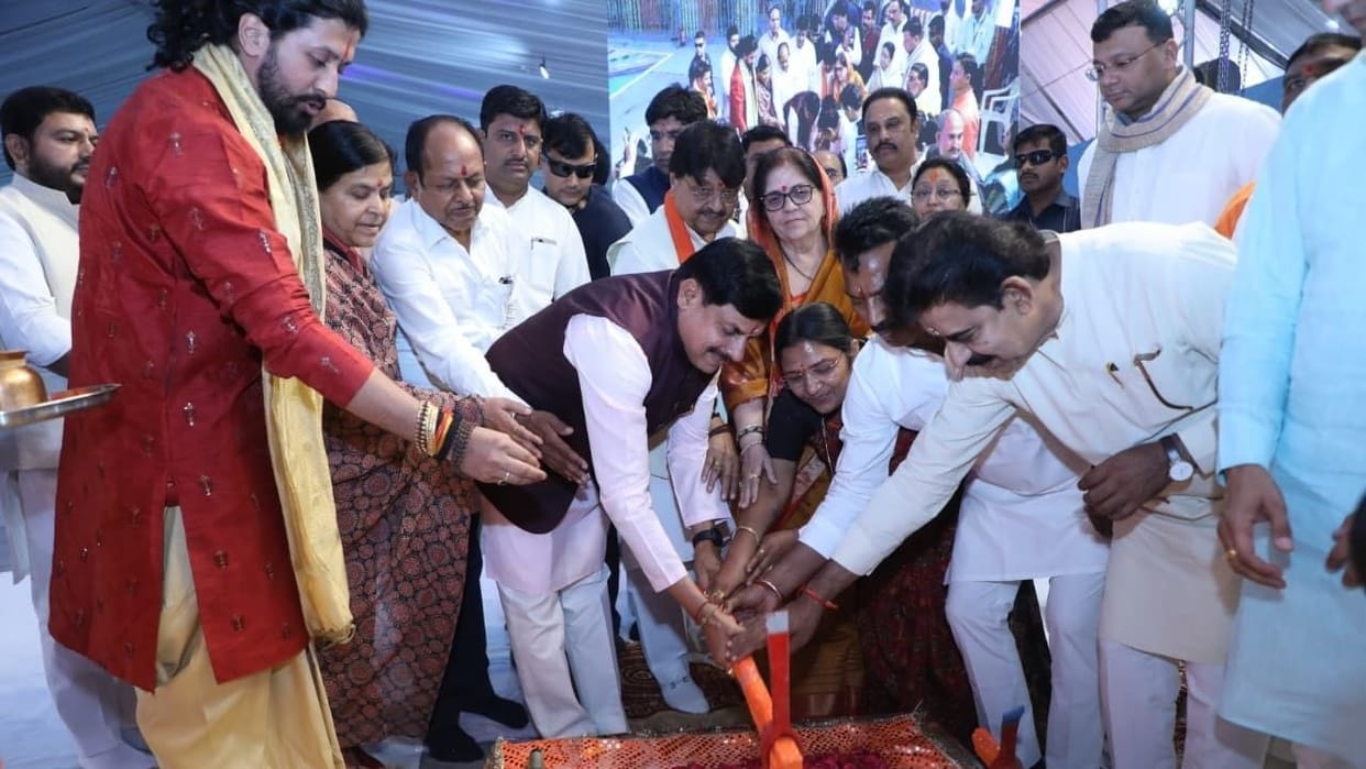 Indore News CM Mohan Yadav Lays Foundation Stone for Indore-Pithampur Economic Corridor