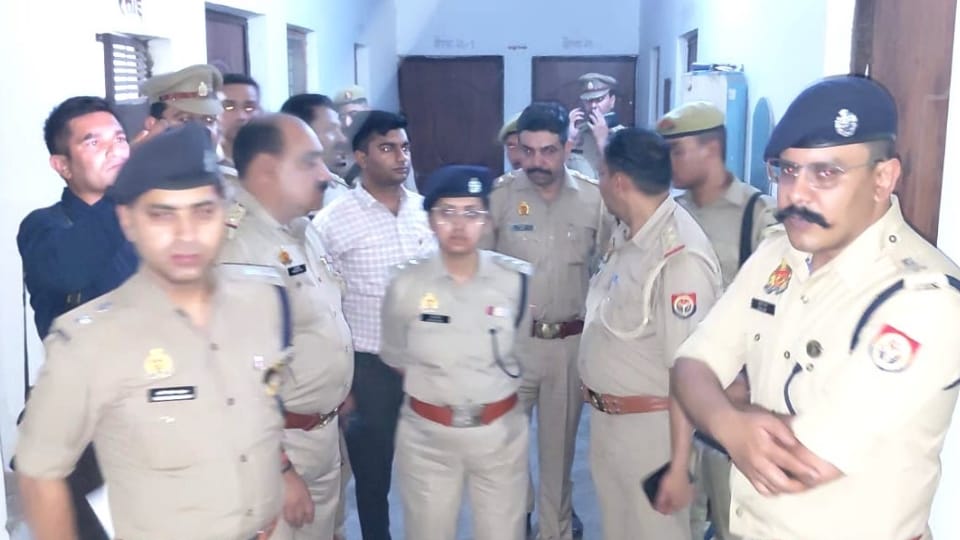Baghpat: Youth dies in police custody, dead body found hanging at police post, family members create ruckus
