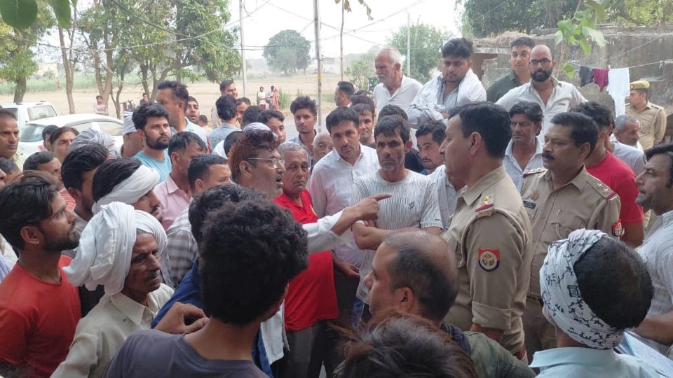 Baghpat: Youth dies in police custody, dead body found hanging at police post, family members create ruckus