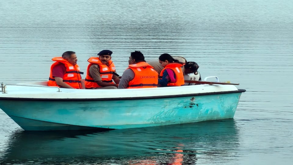 member of Central Empowered Committee inspected Chambal River in connection with case of illegal mining