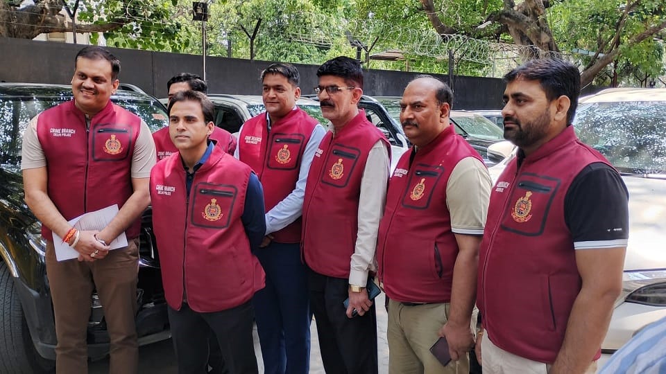 Delhi Crime Branch team busted a car theft gang and arrested several accused