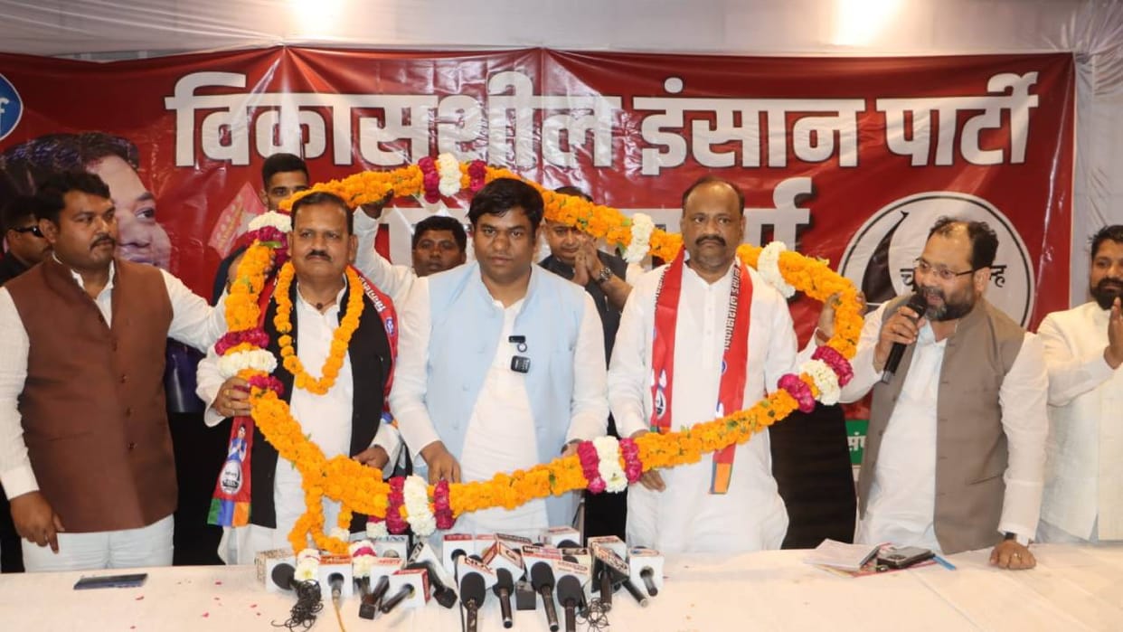 Split in Subhaspa: State president joins VIP with supporters, targets Rajbhar