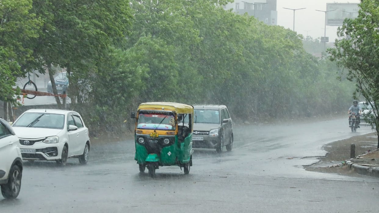 Weather Updates india western disturbance rain snowfall UP punjab haryana forecast IMD yellow Alert