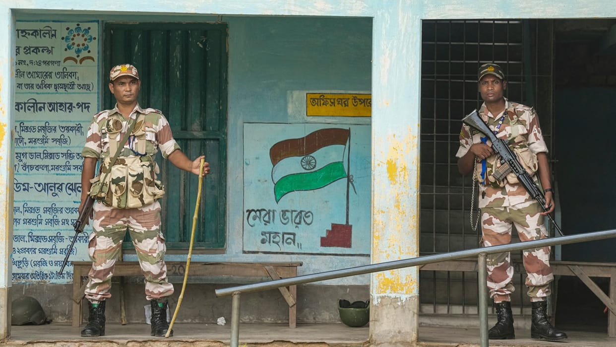 Ruckus outside counting centre in Mamata's constituency, TMC claims entry of car with BJP flag