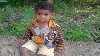 Shahjahanpur: A piece of balloon got stuck in the windpipe while blowing it at uncle's wedding.