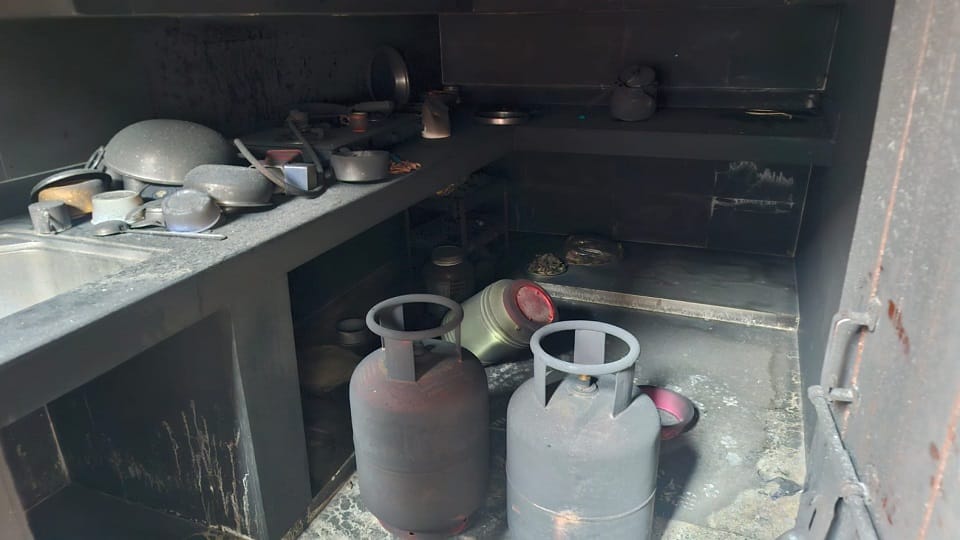 Meerut fire incident: Kanta saved the lives of 10 people, could not save the son and granddaughter