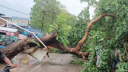 ballia weather effect Wall Collapses in Storm Teenage Girl Died