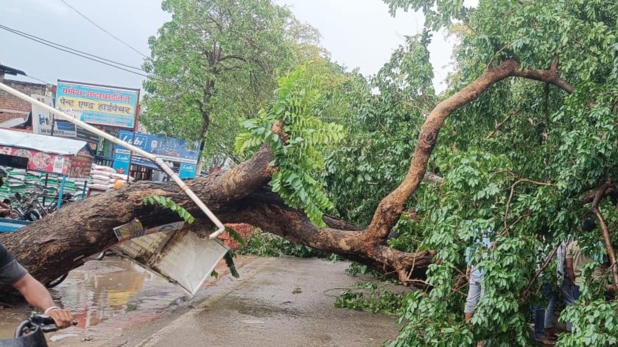 ballia weather effect Wall Collapses in Storm Teenage Girl Died