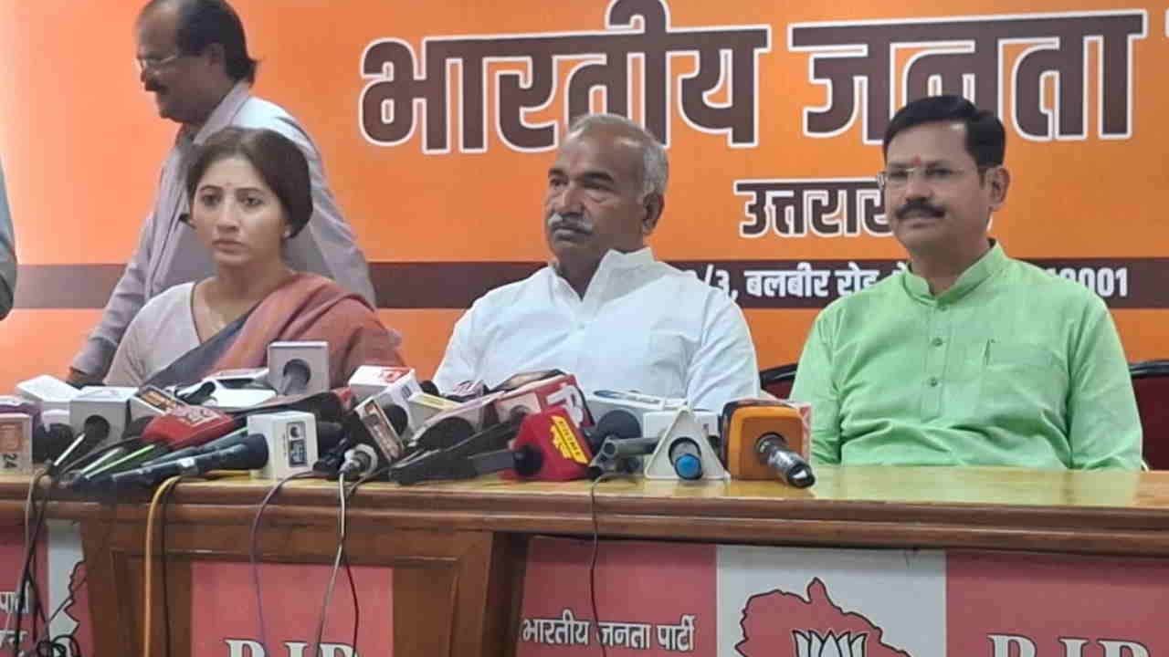 पत्रकारवार्ता करते विधायक अरविंद पांडेय