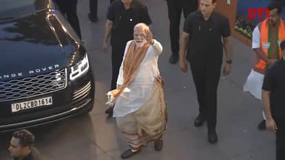 भाजपा मुख्यालय पहुुंचे पीएम मोदी