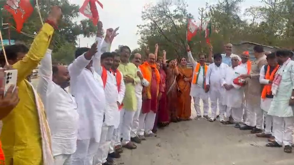 Celebrations held in Mau over BJP victory in West Bengal Assam and Puducherry