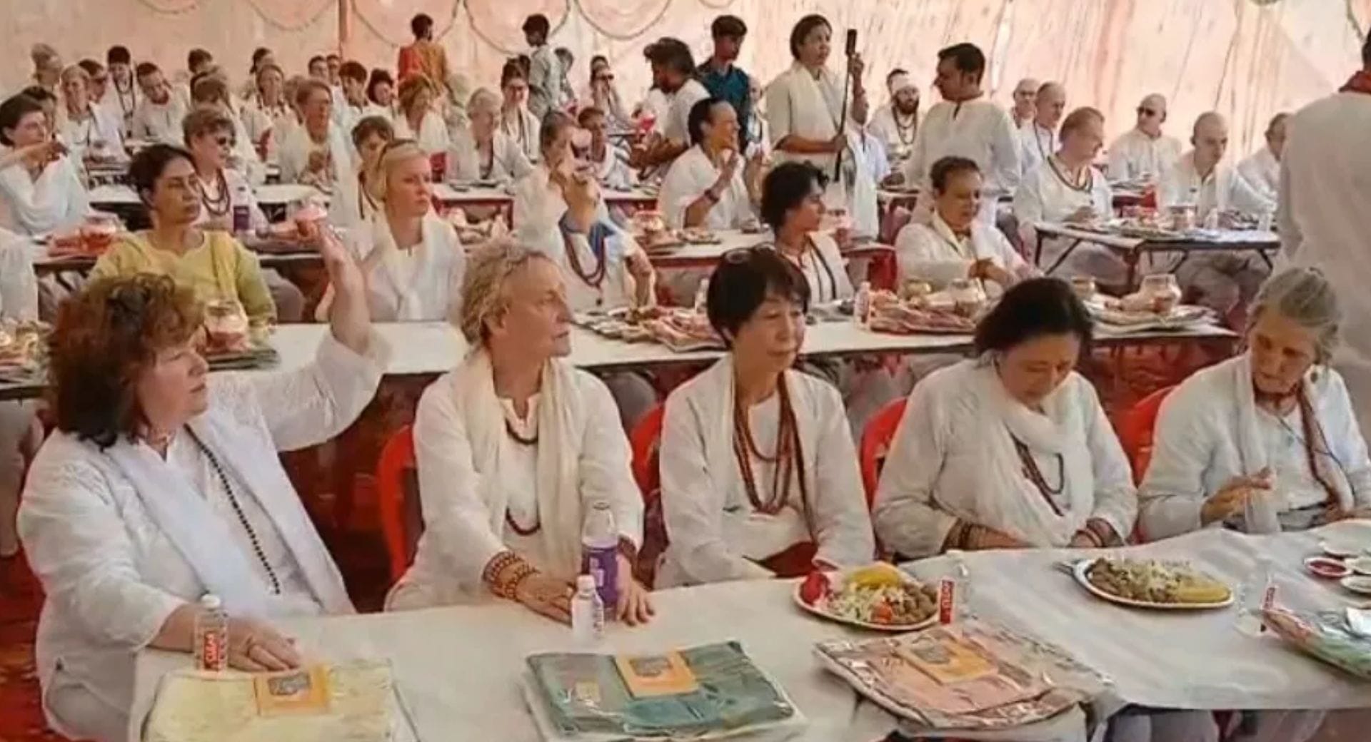 विदेशी श्रद्धालुओं का अनोखा पिंडदान