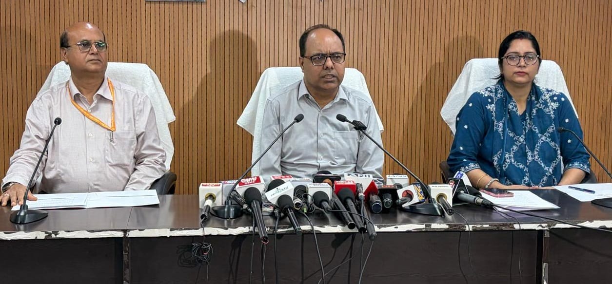 बिहार राज्य पुल निर्माण निगम के अध्यक्ष चंद्रशेखर सिंह ने की प्रेस वार्ता।