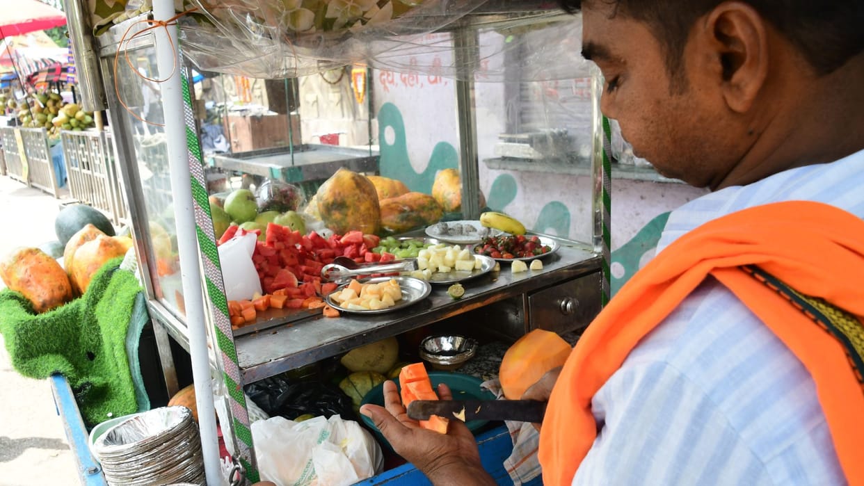 Street Food from Lanka to Godauliya Poses Health Risk 2000 Vendors Not Wearing Gloves Head Caps