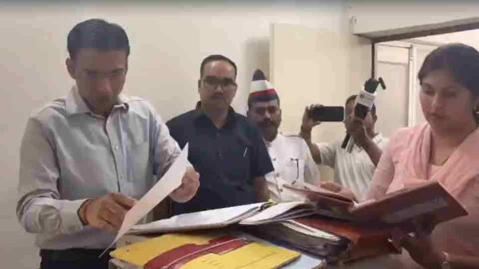 Vikasnagar News DM Conducts Surprise Inspection at Sub-Registrar Office Old Deeds and Registers Seized