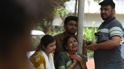Delhi Fire Tragedy Central Locking Failure, Iron Grills and Single Staircase Turned Fatal Details in Hindi