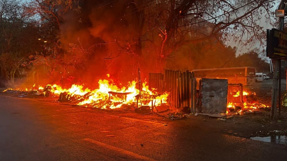 Fire breaks out in five jhuggis in Vasundhara Sector 9