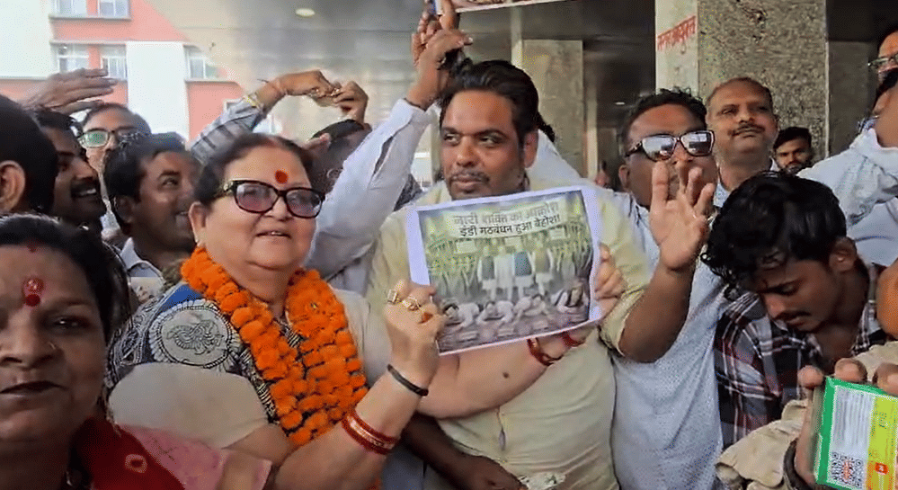 BJP Celebrates Bengal Victory in Kanpur with Jhalmuri Distribution and Slogans