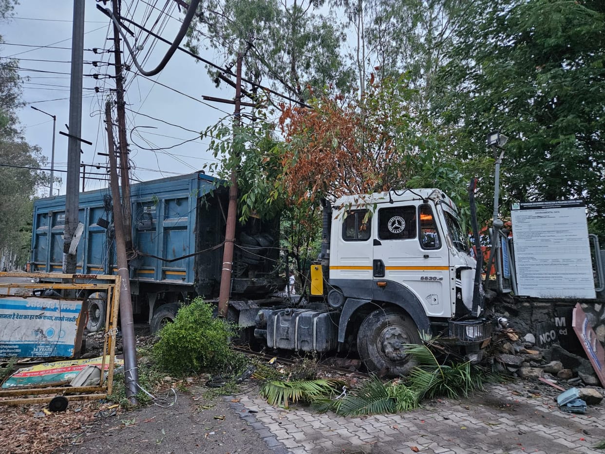 Vikasnagar News Uncontrolled Mining Vehicles House Wall Demolished Dumper Crashes into Factory