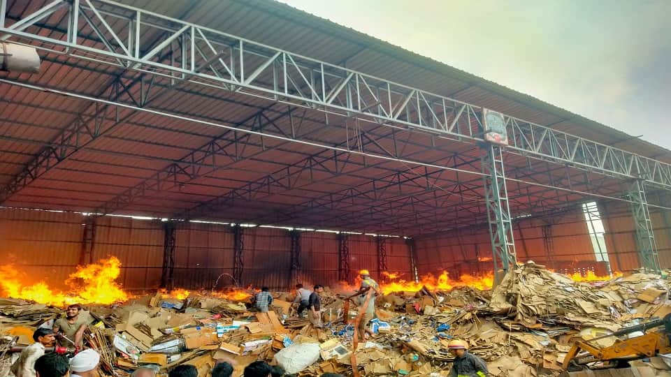 Massive Fire Breaks Out at Packaging Factory in Firozabad