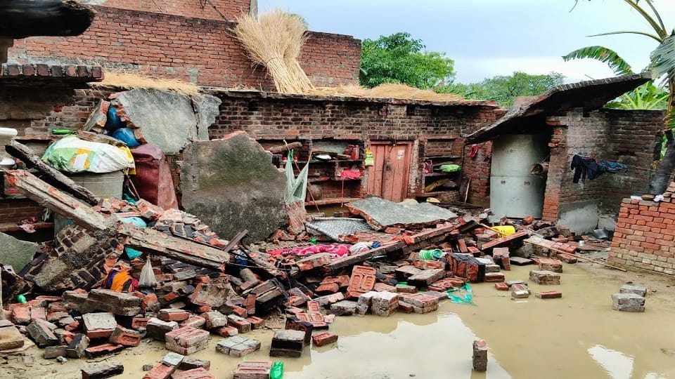 Two killed in linter collapse in Kasganj