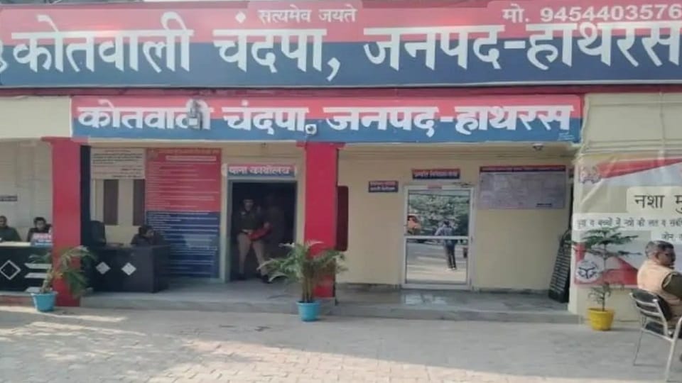 young man ran without clothe through the village for Rs 5,000