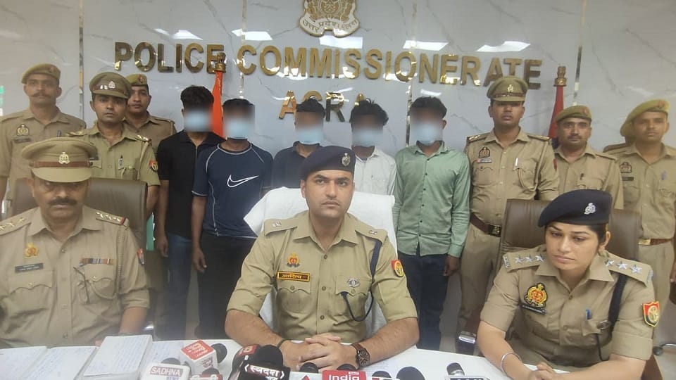 पुलिस गिरफ्त में आरोपी