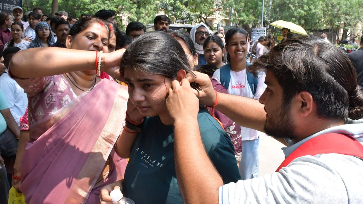 NEET Candidates Grapple Physics and Chemistry Questions 25314 Candidates Appear Exam 48 Centers in varanasi