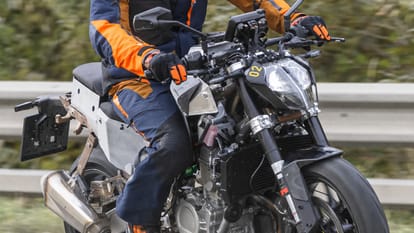 स्पाई तस्वीरों में दिखी नई KTM 490 Duke