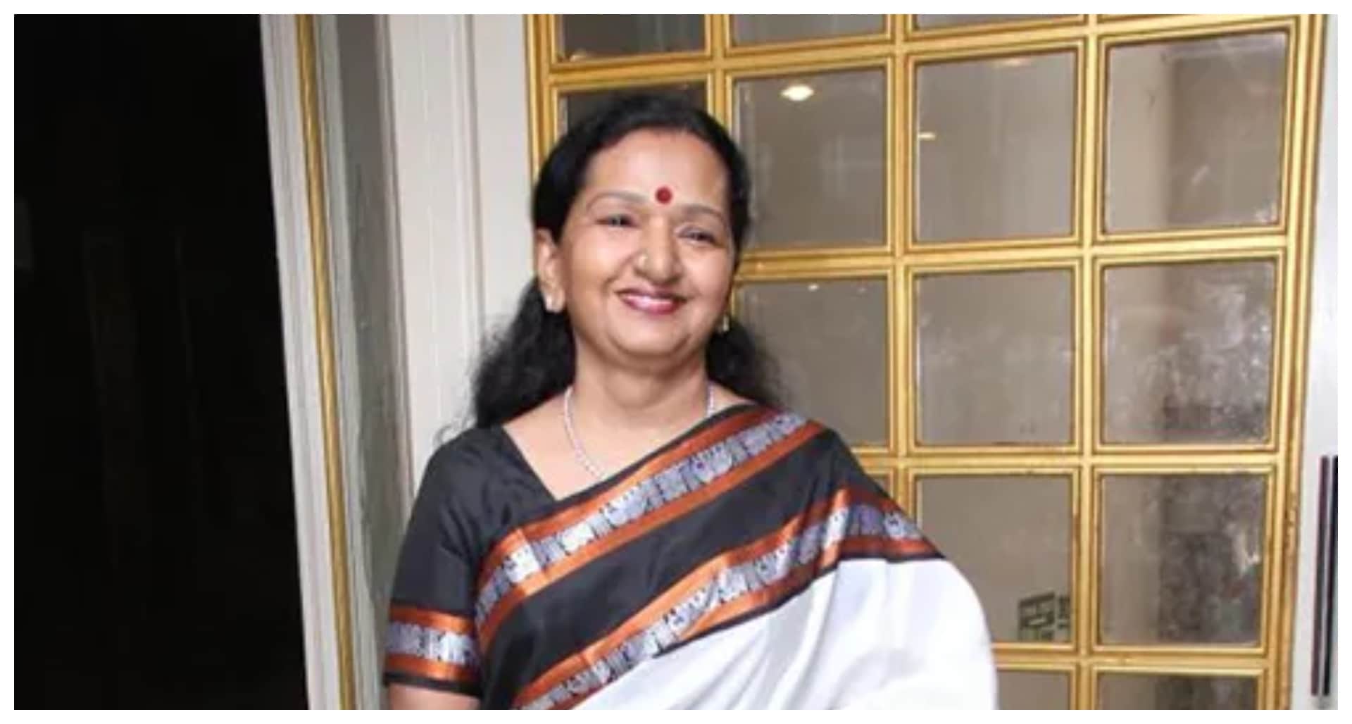 vijay thalapathy family tree father S A Chandrasekhar mother Shoba Chandrasekhar son Jason and daughter Dhivya