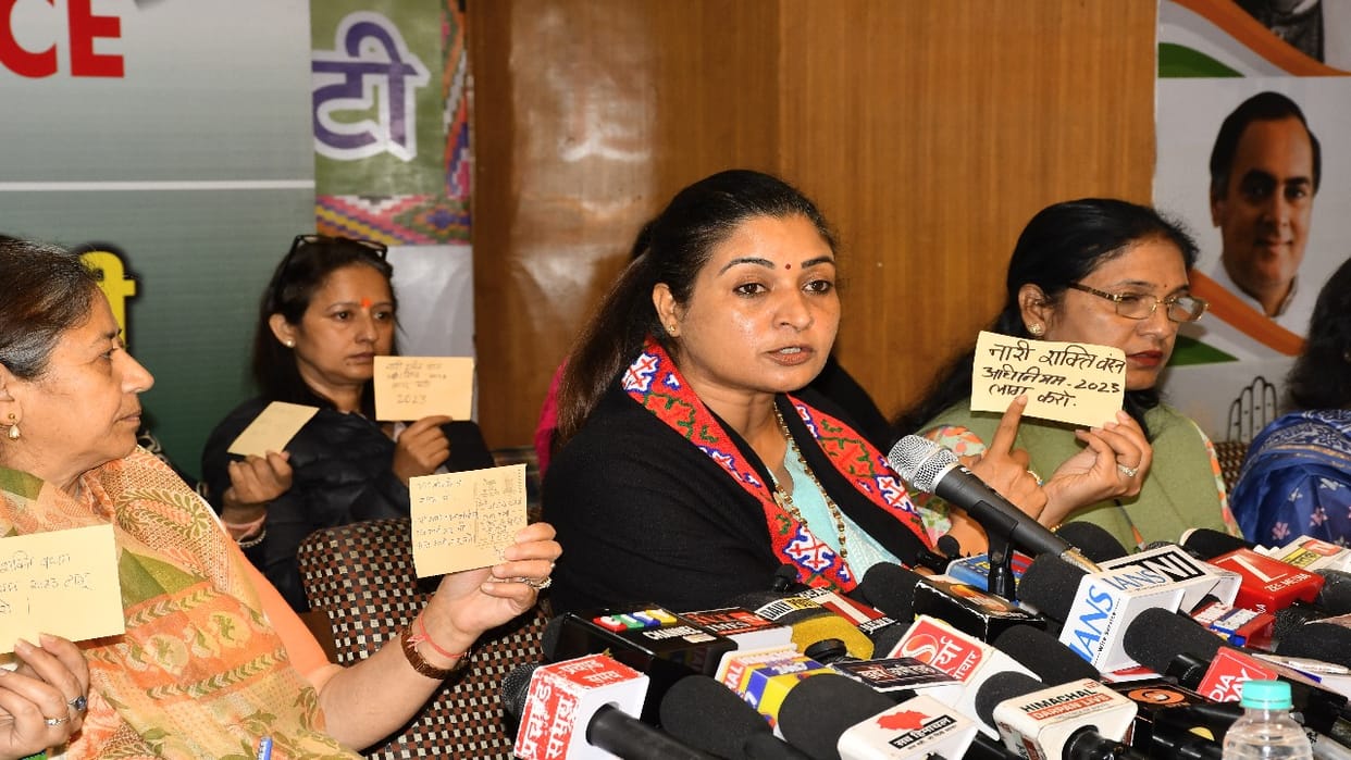 Alka Lamba says: 10 lakh postcards will be sent to pm Modi; the Mahila Congress will gherao Parliament.