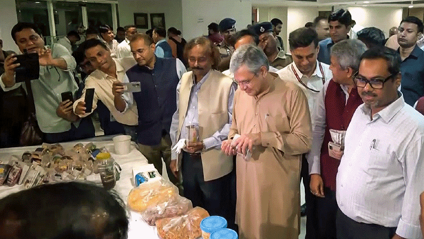 After BJP Historic Bengal Win, Ashwini Vaishnaw Enjoys Jhalmuri after Cabinet meeting