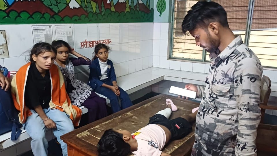 Accident on Ganga Expressway: Bus Collides with Truck; 25 Passengers Injured—Chaos Erupts at Sambhal Hospital