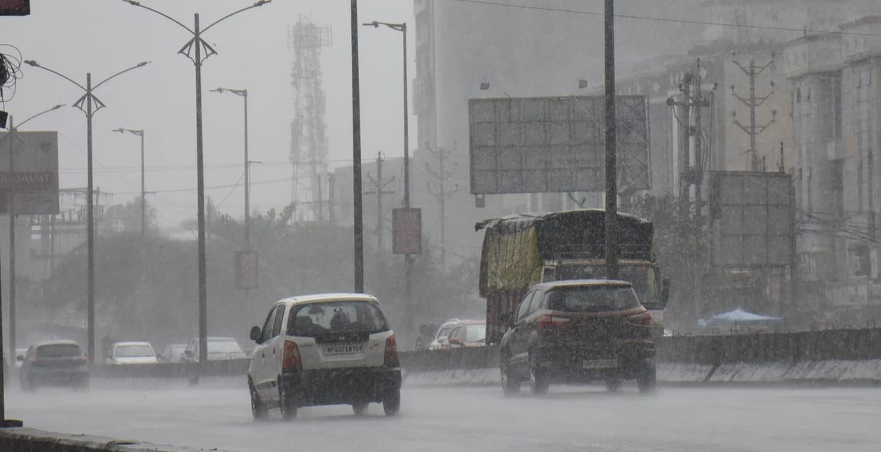 MP Weather Today: Major Weather Swing in MP—Rain and Hail in Some Areas, Scorching Heat of 42°C in Others; Ale