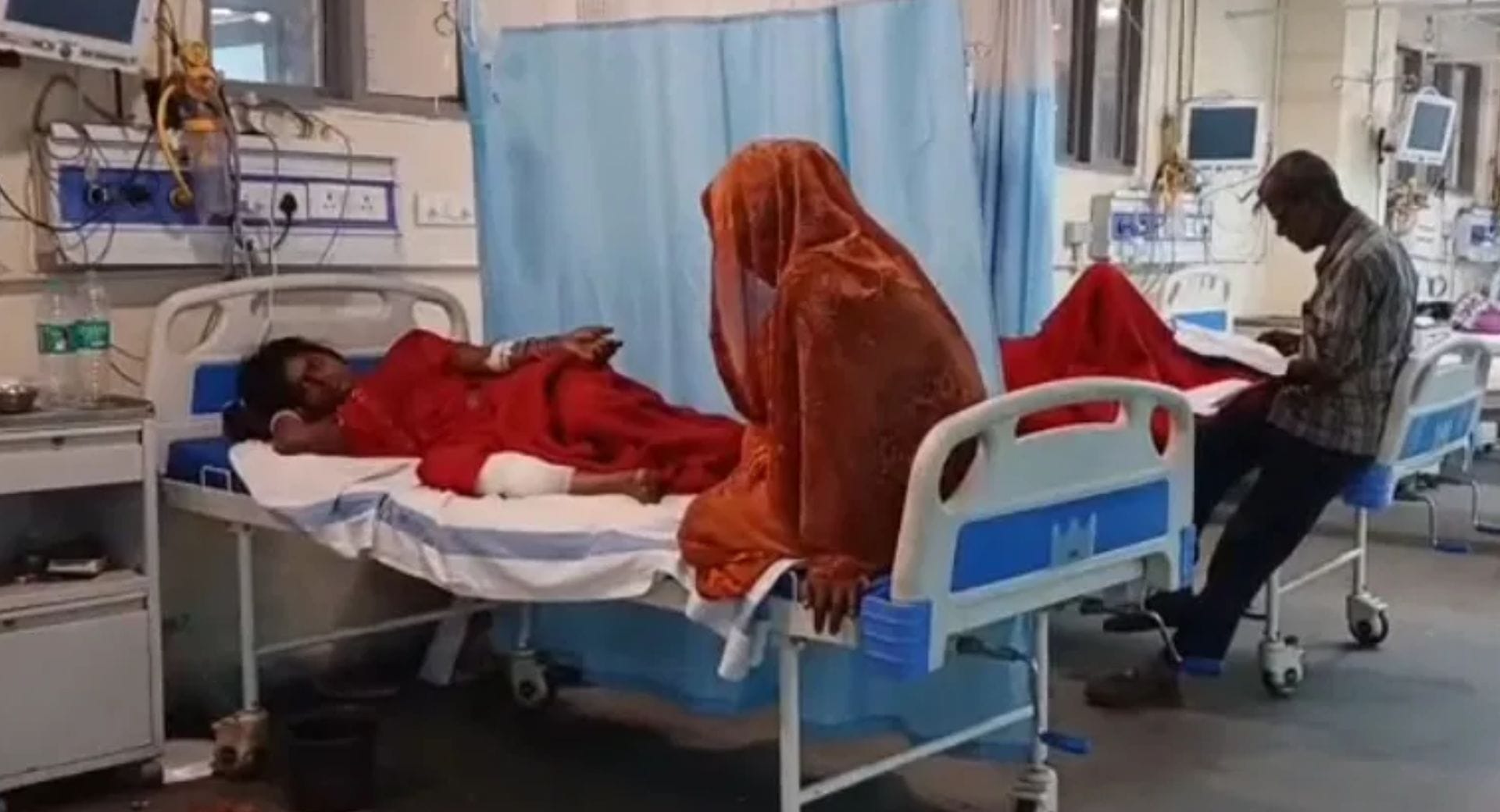 डीएमसीएच में महिला का इलाज जारी