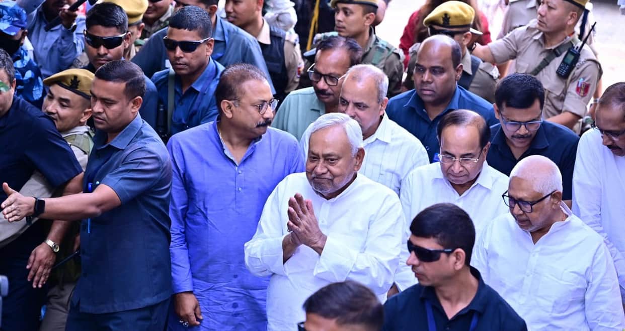 Nitish Kumar Makes Surprise Visit to JDU State Office, Pulls Up Party Chief Umesh Kushwaha Over Pending Work