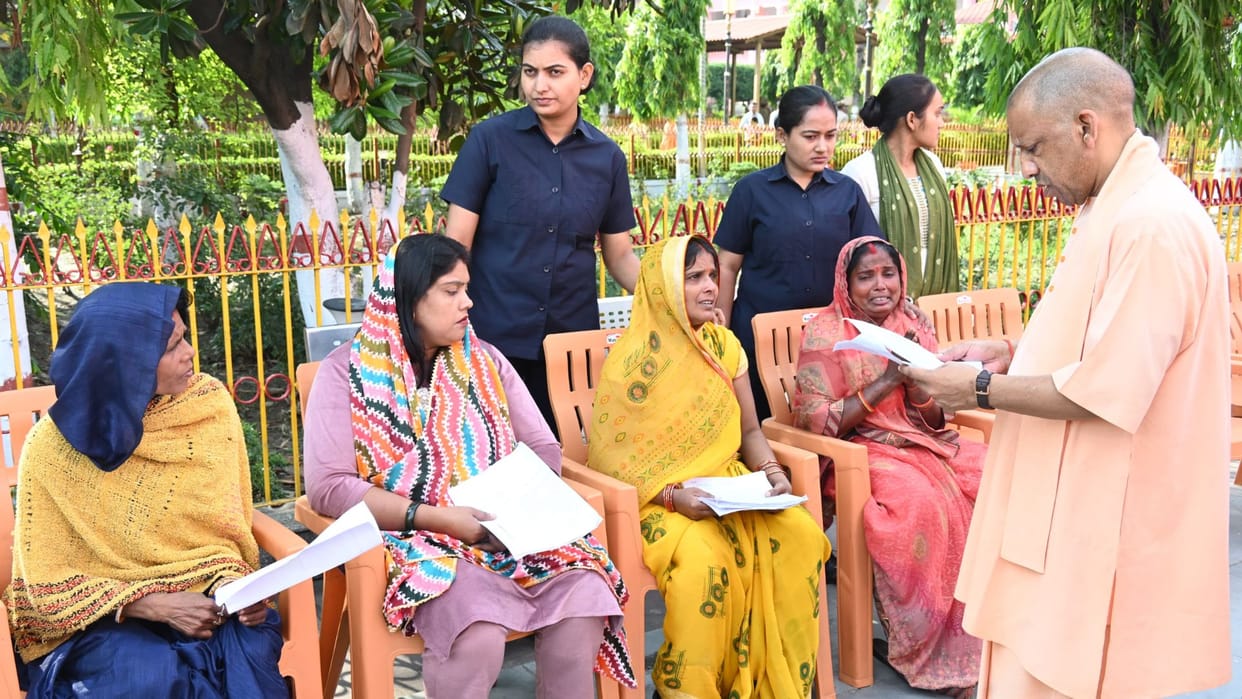 CM Yogi listened to the problems of 200 people during the public meeting.