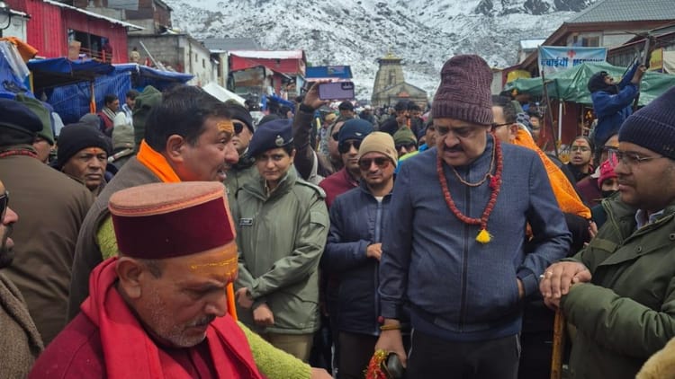 Kedarnath: गढ़वाल आयुक्त ने लिया व्यवस्थाओं का जायजा, कहा- धाम में टोकन से ही श्रद्धालुओं को कराएं दर्शन