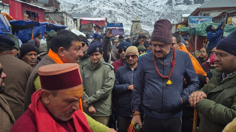 गढ़वाल आयुक्त ने किया केदारनाथ धाम का दौरा