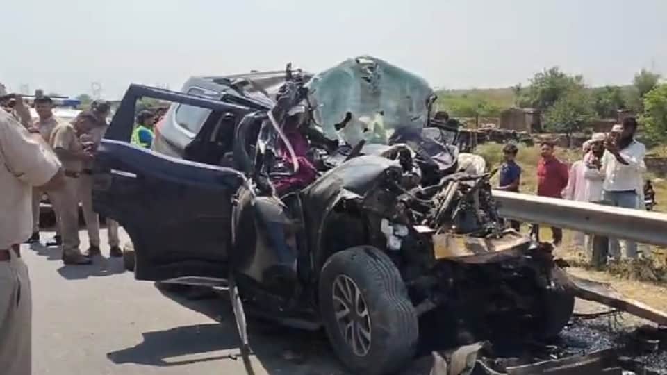 हादसे में क्षतिग्रस्त वाहन