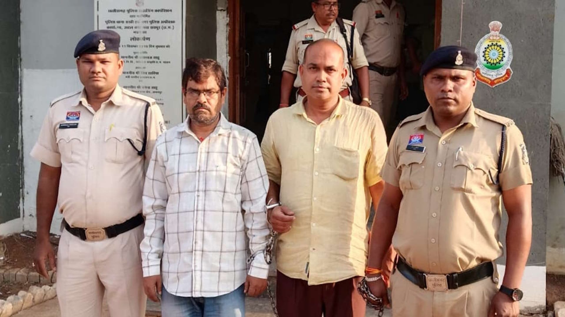 पुलिस के गिरफ्त में आरोपी