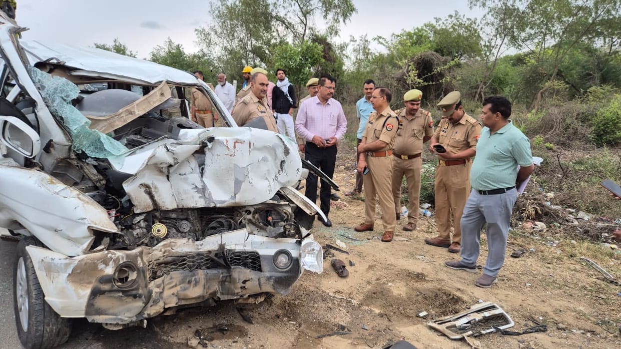 injured writhed in agony in ambulance for ten minutes Devotees Car Crashes into Dumper in Orai Eight Dead