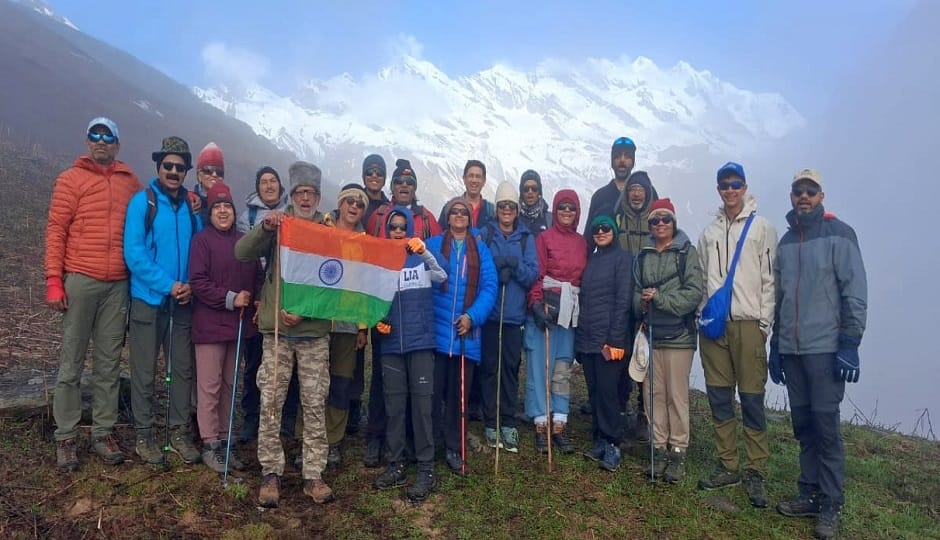 11-year-old Saradul hoisted the tricolor at Baluni Top, 19 tourists from Maharashtra conquered it