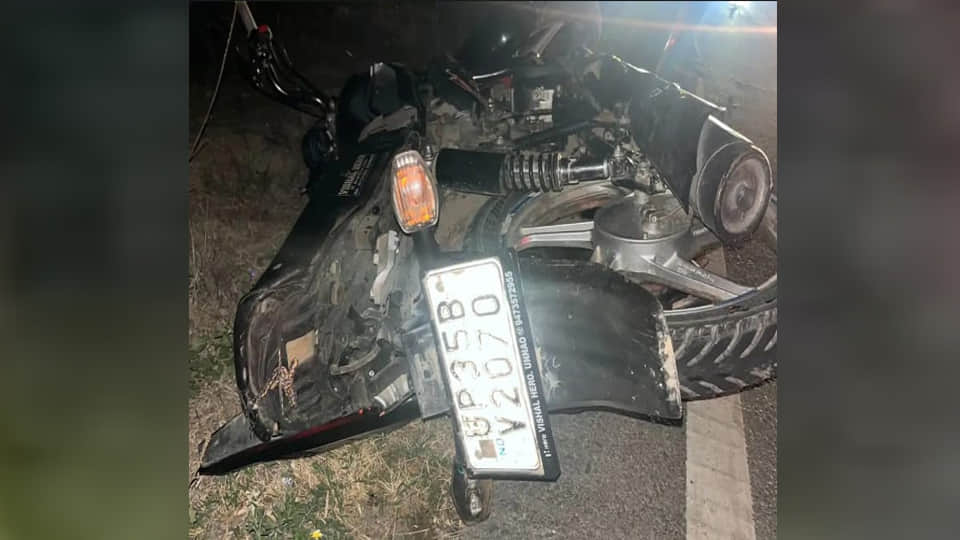 Unnao Accident: Two Youths Killed After Motorcycle Collides with Loader